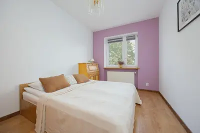 Łóżko lub łóżka w pokoju w obiekcie Spacious Apartment with Parking by Noclegi Renters