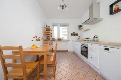 Kuchnia lub aneks kuchenny w obiekcie Spacious Apartment with Parking by Noclegi Renters