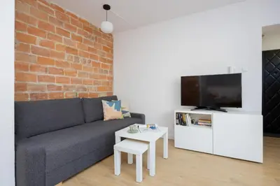 Telewizja i/lub zestaw kina domowego w obiekcie Family Apartment with Balcony by Noclegi Renters