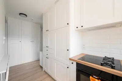 Kuchnia lub aneks kuchenny w obiekcie Aleja Waszyngtona Deluxe Apartment by BookingHost