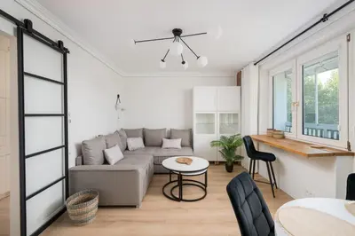 Część wypoczynkowa w obiekcie Aleja Waszyngtona Deluxe Apartment by BookingHost