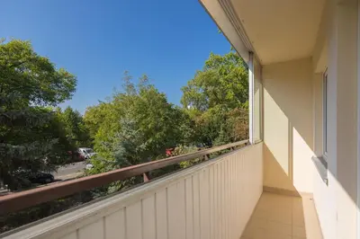 Balkon lub taras w obiekcie Praga Kinowa Comfy Apartment by BookingHost