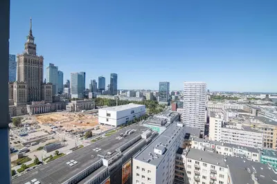 Widok na miasto Warszawa z tego apartamentu