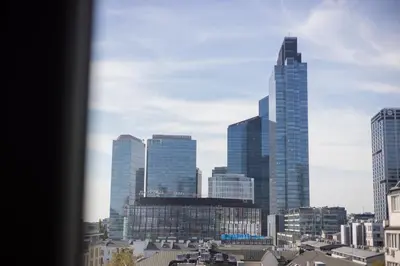 Widok na miasto Warszawa z tego apartamentu