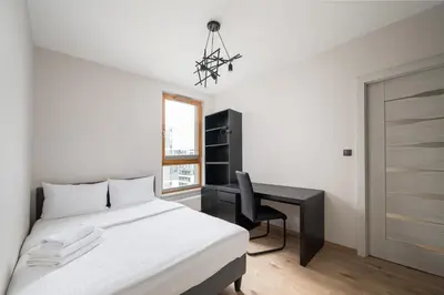 Łóżko lub łóżka w pokoju w obiekcie New Varsovia Comfort 332 by BookingHost