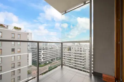 Balkon lub taras w obiekcie New Varsovia Comfort 332 by BookingHost