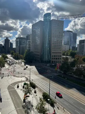 Widok na miasto Warszawa z tego apartamentu