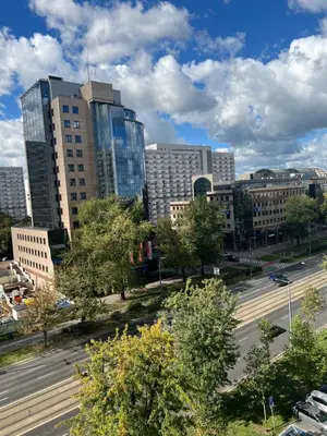 Widok na miasto Warszawa z tego apartamentu