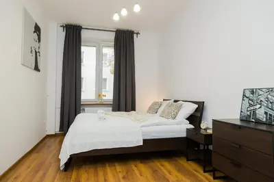 Łóżko lub łóżka w pokoju w obiekcie ShortStayPoland Sandomierska B157