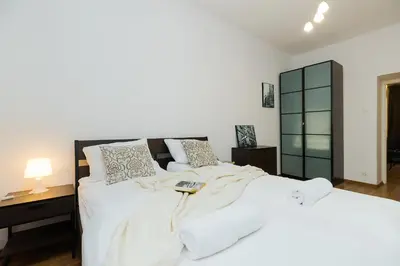 Łóżko lub łóżka w pokoju w obiekcie ShortStayPoland Sandomierska B157