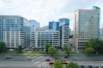Widok na miasto Warszawa z tego apartamentu