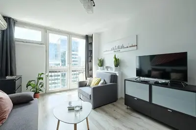Telewizja i/lub zestaw kina domowego w obiekcie Urbannestgroup - City Center - al Jana Pawla II