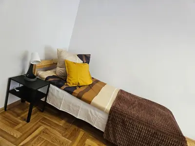 Łóżko lub łóżka w pokoju w obiekcie Hostel kamelarny dla seniorow z celodobowa opieka Wera