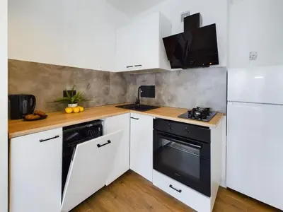 Kuchnia lub aneks kuchenny w obiekcie Bright Studio in Downtown Warsaw by Noclegi Renters
