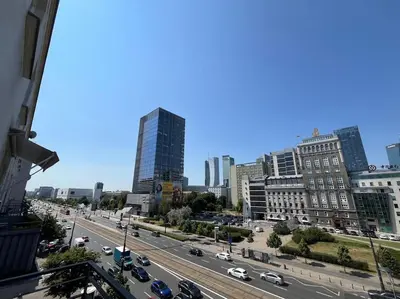 Widok na miasto Warszawa z tego apartamentu