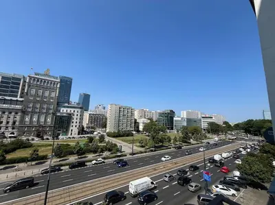 Widok na miasto Warszawa z tego apartamentu