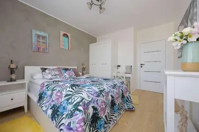 Łóżko lub łóżka w pokoju w obiekcie Exceptional Apartment in Warsaw with Parking by Noclegi Renters