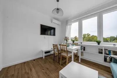 Telewizja i/lub zestaw kina domowego w obiekcie Warsaw Mokotów Apt - Balcony, AC, Tram&Bus nearby - by Rentujemy