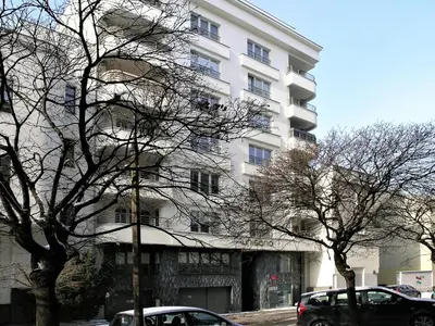 Budynek, w którym mieści się apartament