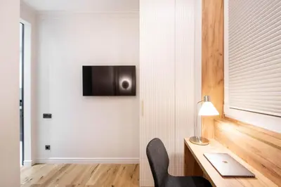 Telewizja i/lub zestaw kina domowego w obiekcie Stunning 2bed with terrace and parking