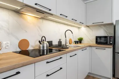 Kuchnia lub aneks kuchenny w obiekcie SuperApart Jana Pawła II apt 312 - Blisko Hala Mirowska