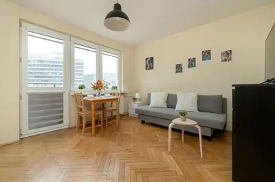 Część wypoczynkowa w obiekcie Warsaw Center Studio with Balcony, Bathub and City View by Noclegi Renters