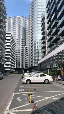 Budynek, w którym mieści się apartament