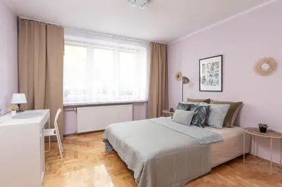 Łóżko lub łóżka w pokoju w obiekcie Stępińska Apartment near Royal Łazienki by Mia