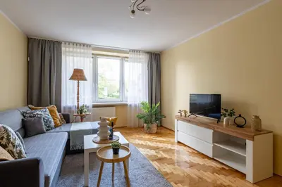 Telewizja i/lub zestaw kina domowego w obiekcie Stępińska Apartment near Royal Łazienki by Mia