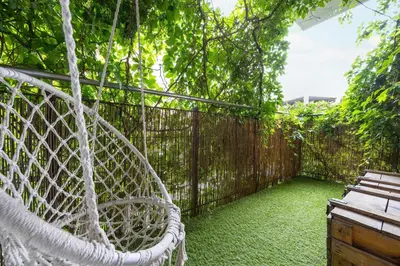 Ogród w obiekcie Rustic Magic Two-Storey Apartment with Garden by Noclegi Renters
