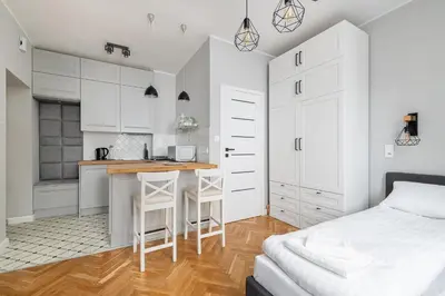 Kuchnia lub aneks kuchenny w obiekcie RentPlanet - Studio przy Parku Szczęśliwickim