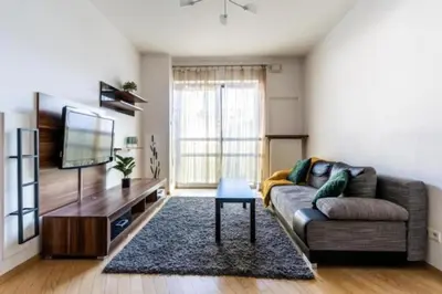 Telewizja i/lub zestaw kina domowego w obiekcie Urban Chic - One Bedroom Apartment - Luxury Warsaw Stays- Platinum Towers&606