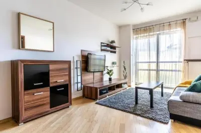 Telewizja i/lub zestaw kina domowego w obiekcie Urban Chic - One Bedroom Apartment - Luxury Warsaw Stays- Platinum Towers&606