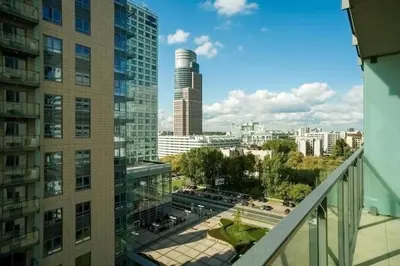 Widok na miasto Warszawa z tego apartamentu