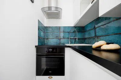 Kuchnia lub aneks kuchenny w obiekcie Modern & Stylish Apartment with Balcony Warsaw by Noclegi Renters