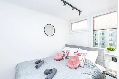 Łóżko lub łóżka w pokoju w obiekcie Żelazna 58 62 - Better Rental