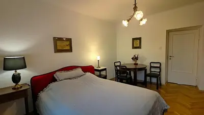 Łóżko lub łóżka w pokoju w obiekcie Warsaw Day 1 - Room in the City Center