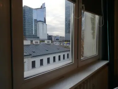 Widok na miasto Warszawa z tego apartamentu