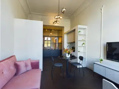 Telewizja i/lub zestaw kina domowego w obiekcie Wyjątkowy Apartament z Widokiem na Pałac Kultury by Noclegi Renters