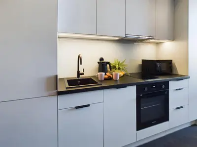 Kuchnia lub aneks kuchenny w obiekcie Wyjątkowy Apartament z Widokiem na Pałac Kultury by Noclegi Renters