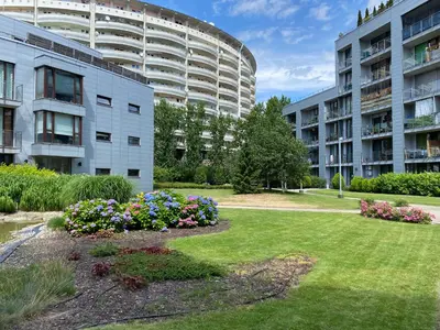 Ogród w obiekcie Luksusowy apartament dwupokojowy w TritonPark