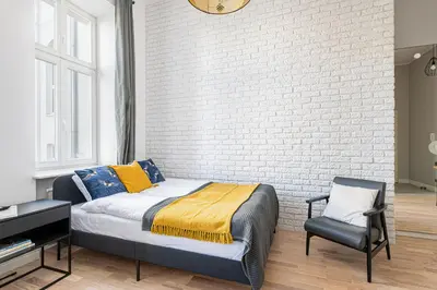 Łóżko lub łóżka w pokoju w obiekcie RentPlanet - Studio Kępna