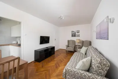 Telewizja i/lub zestaw kina domowego w obiekcie Mokotów Bełska Homely Apartment by BookingHost