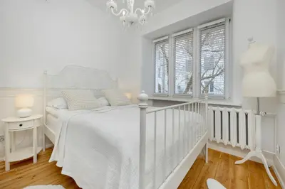 Łóżko lub łóżka w pokoju w obiekcie City Center Turquoise Residence Warsaw by Noclegi Renters