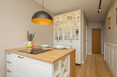Kuchnia lub aneks kuchenny w obiekcie Beautiful Apartment for 6 people with Balcony and Parking in Warsaw by Noclegi Renters