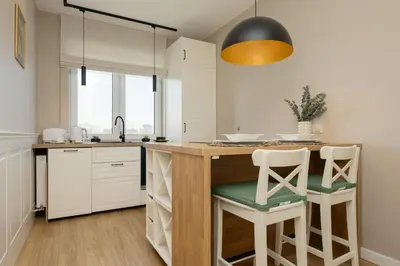Kuchnia lub aneks kuchenny w obiekcie Beautiful Apartment for 6 people with Balcony and Parking in Warsaw by Noclegi Renters