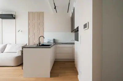 Kuchnia lub aneks kuchenny w obiekcie Grzybowska 13th Floor Glamour Apartment by BookingHost