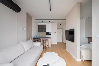 Telewizja i/lub zestaw kina domowego w obiekcie Grzybowska 13th Floor Glamour Apartment by BookingHost
