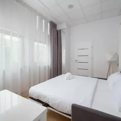 Varsovia Jerozolimskie Studio 223 by BookingHost