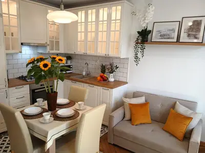 Kuchnia lub aneks kuchenny w obiekcie Downtown Elegant & Sunny Apartment Near Metro Central Station